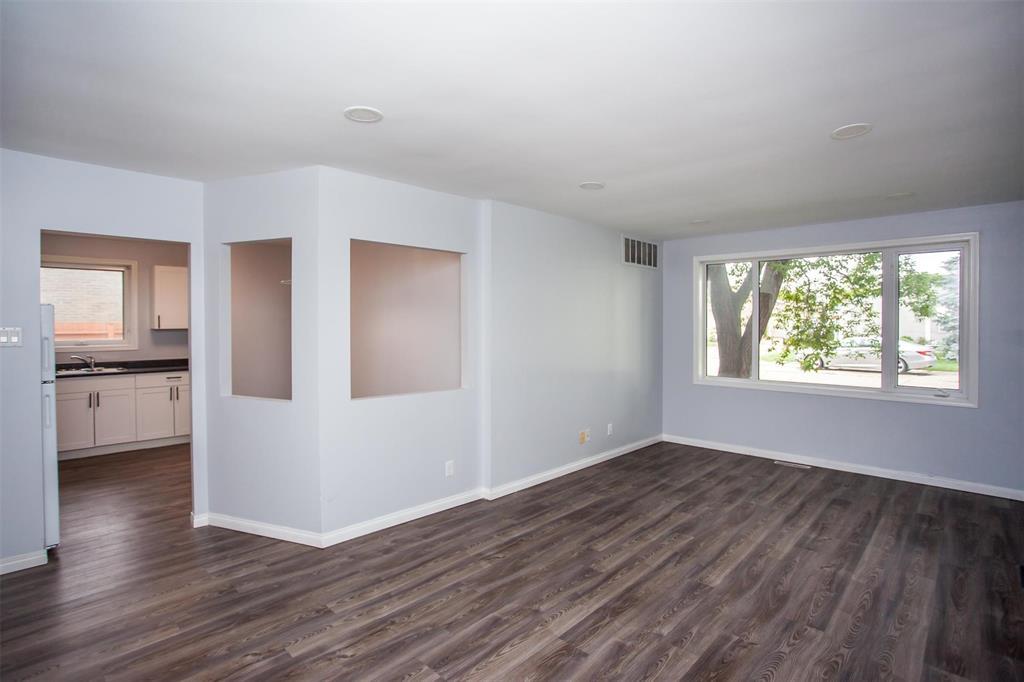 Photo 5 of 54 Jameswood Drive, Winnipeg MB