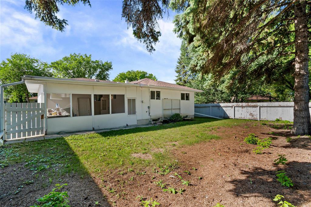 Photo 9 of 1219 De Graff Place, Winnipeg MB