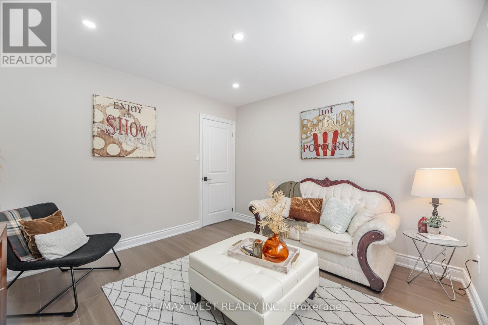 Photo 38 of 5088 Guildwood Way, Mississauga ON