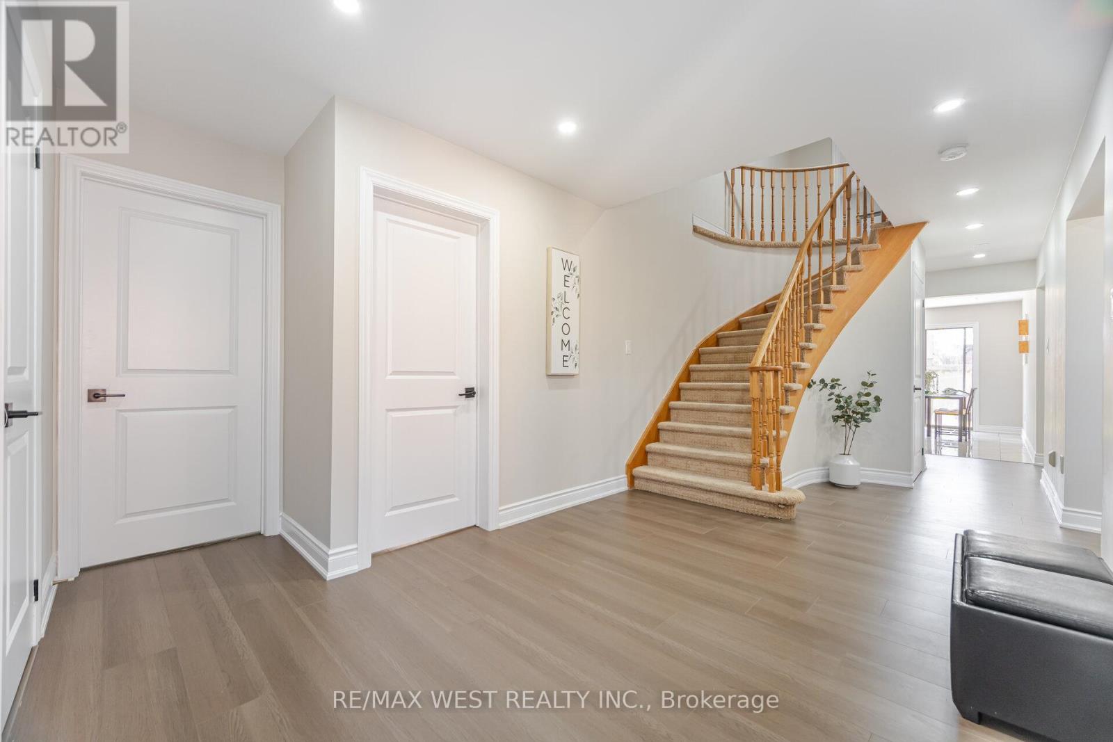 Photo 33 of 5088 Guildwood Way, Mississauga ON
