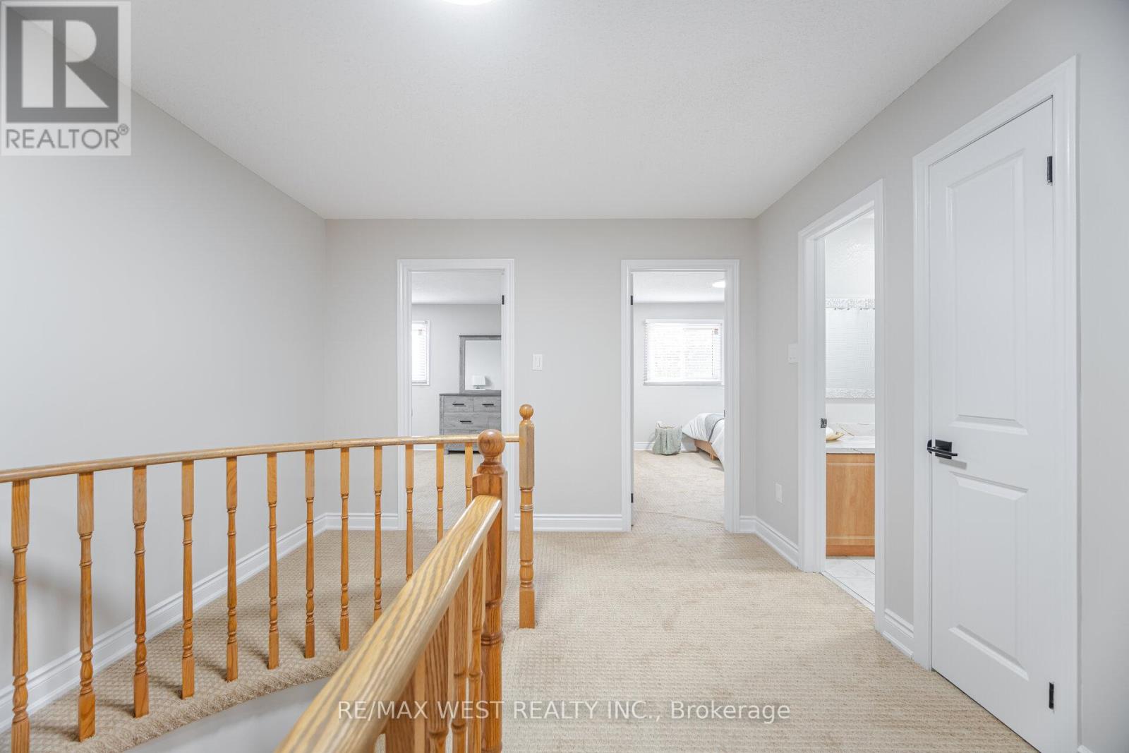 Photo 9 of 5088 Guildwood Way, Mississauga ON