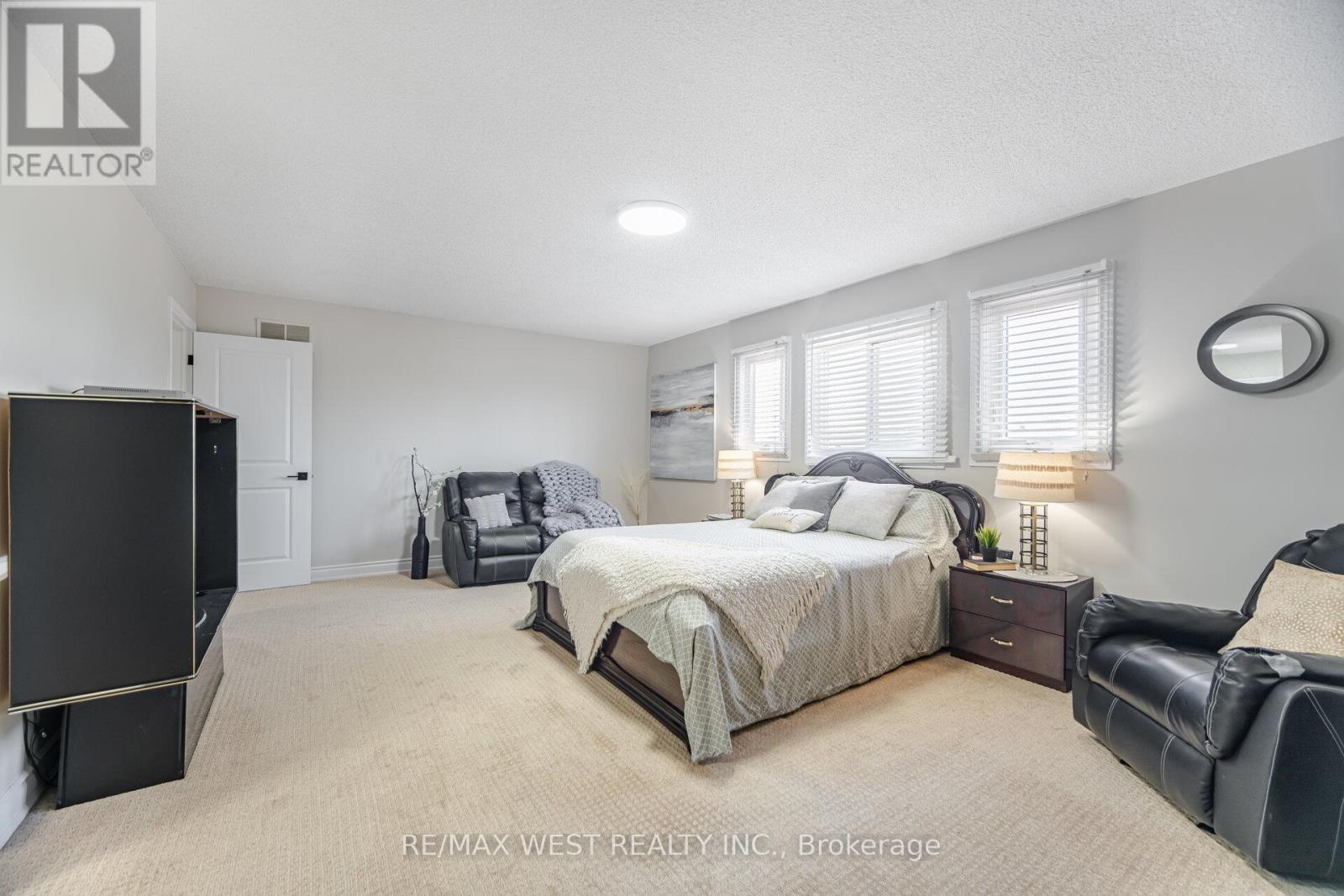 Photo 17 of 5088 Guildwood Way, Mississauga ON