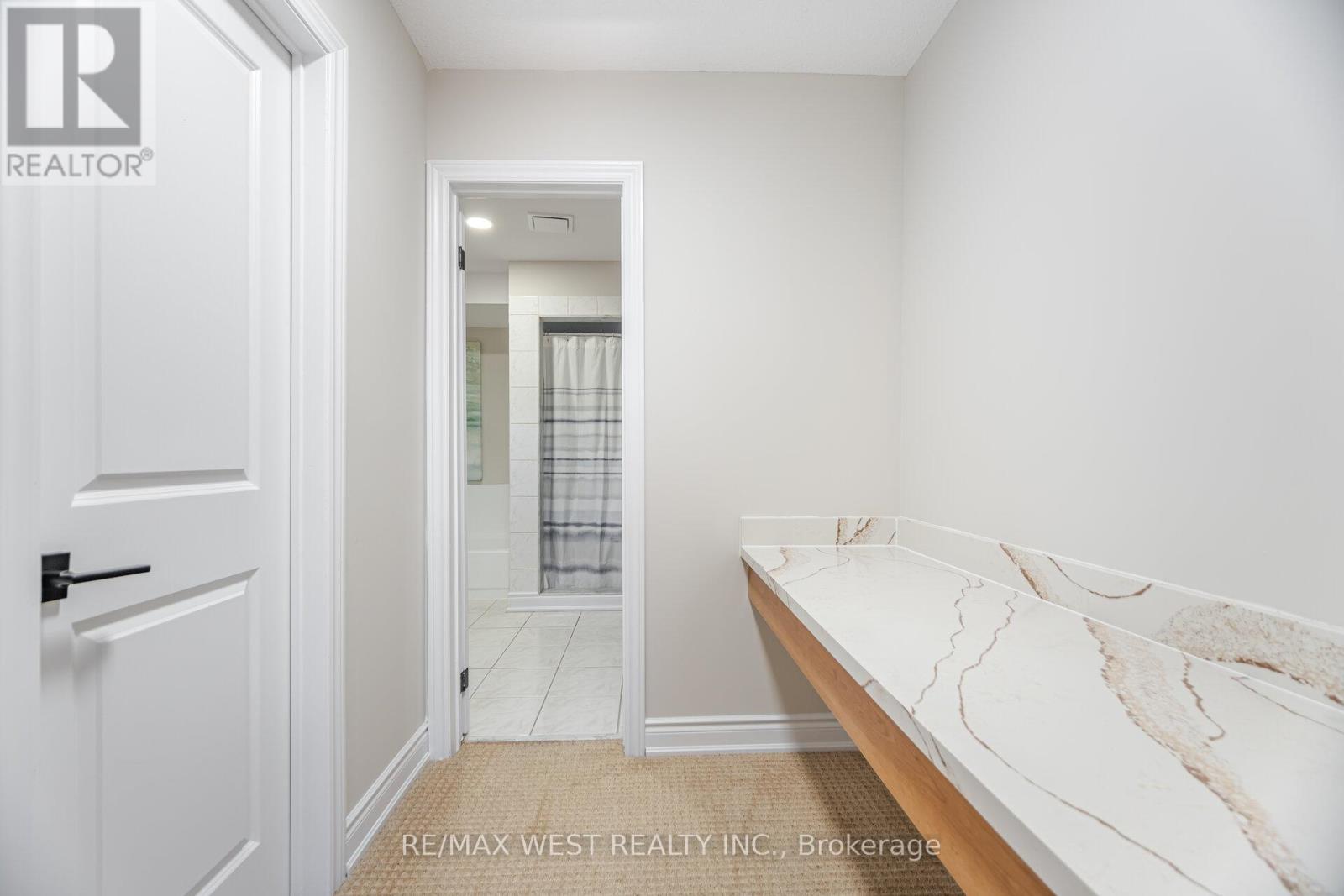Photo 8 of 5088 Guildwood Way, Mississauga ON
