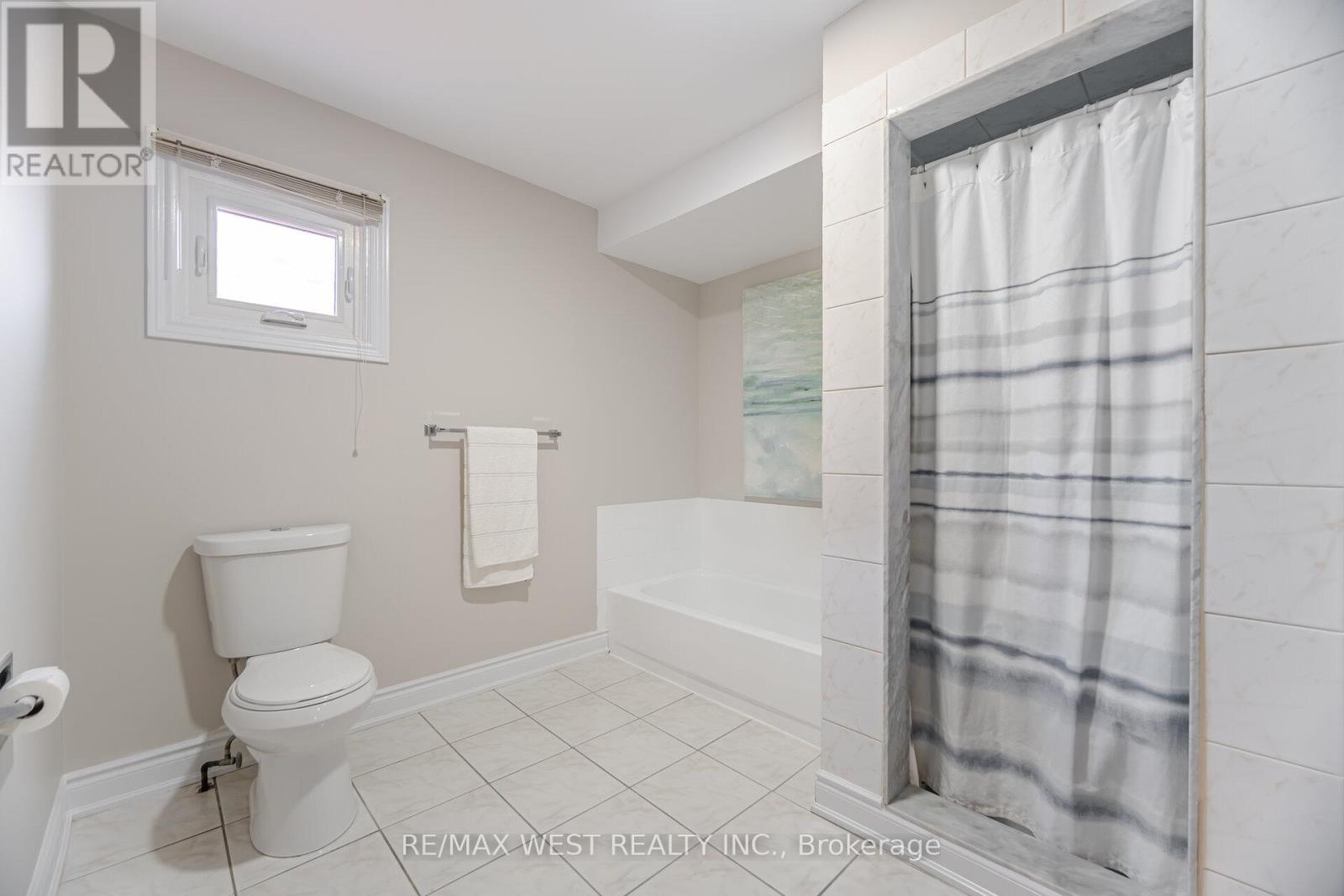Photo 18 of 5088 Guildwood Way, Mississauga ON