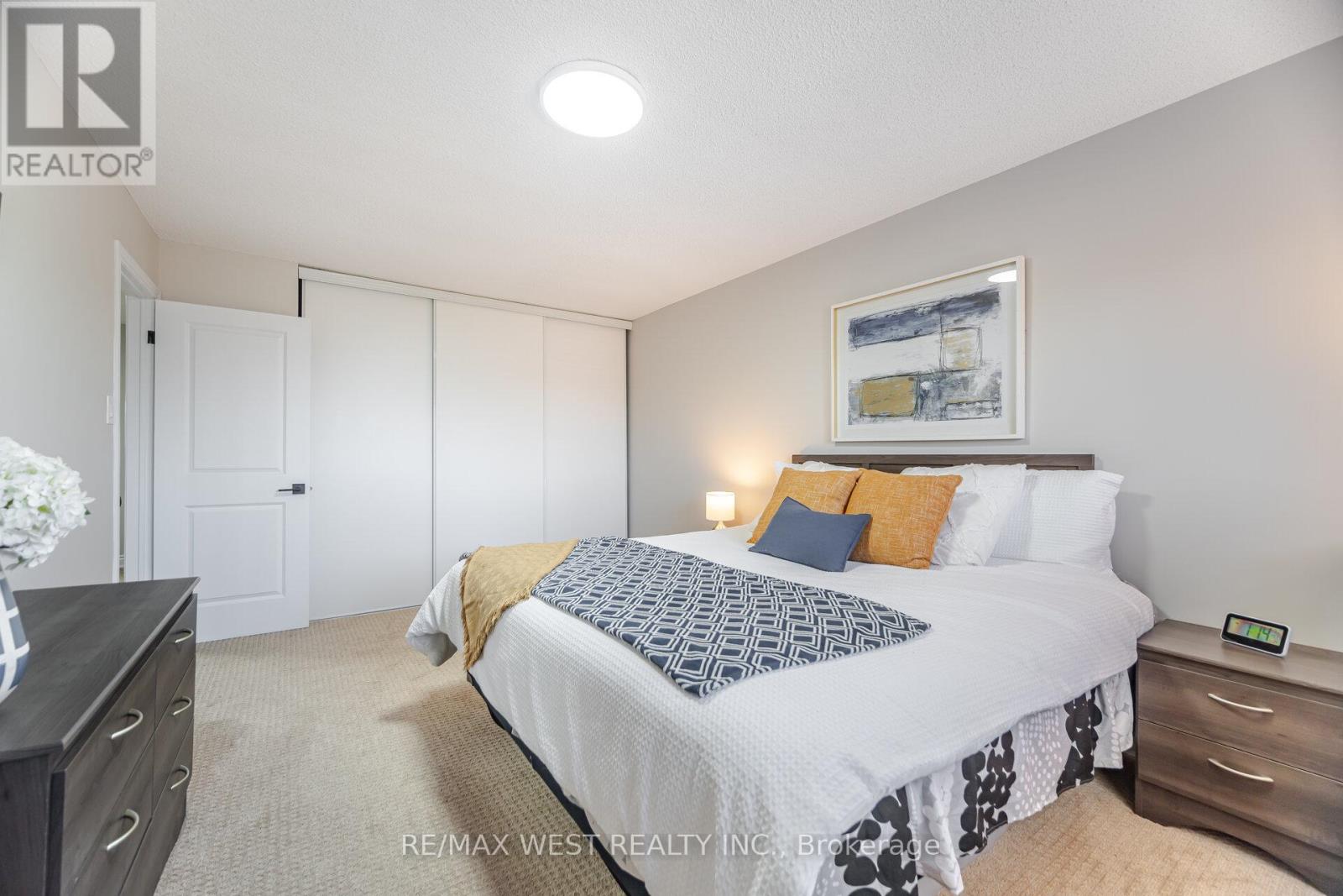 Photo 31 of 5088 Guildwood Way, Mississauga ON