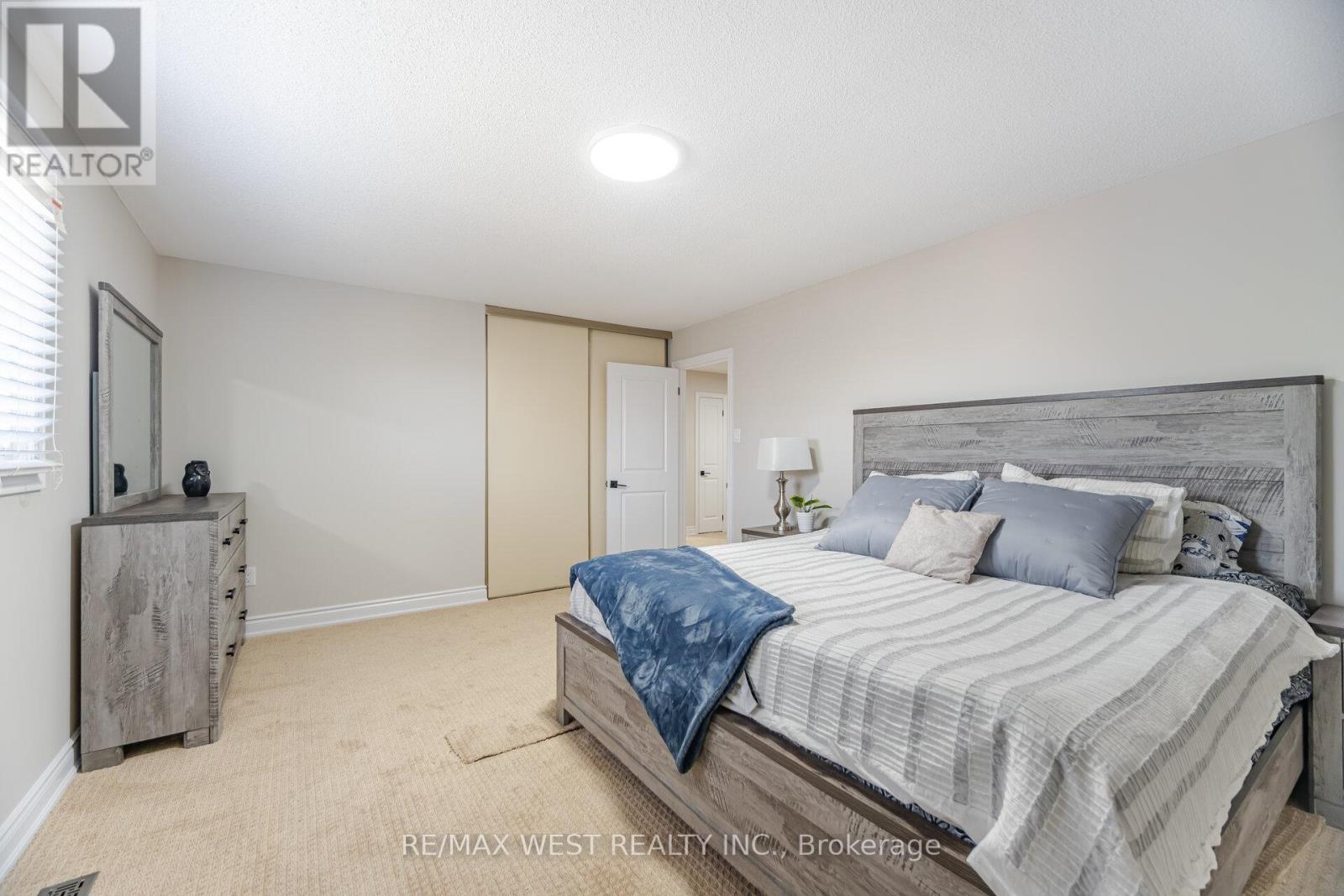 Photo 16 of 5088 Guildwood Way, Mississauga ON