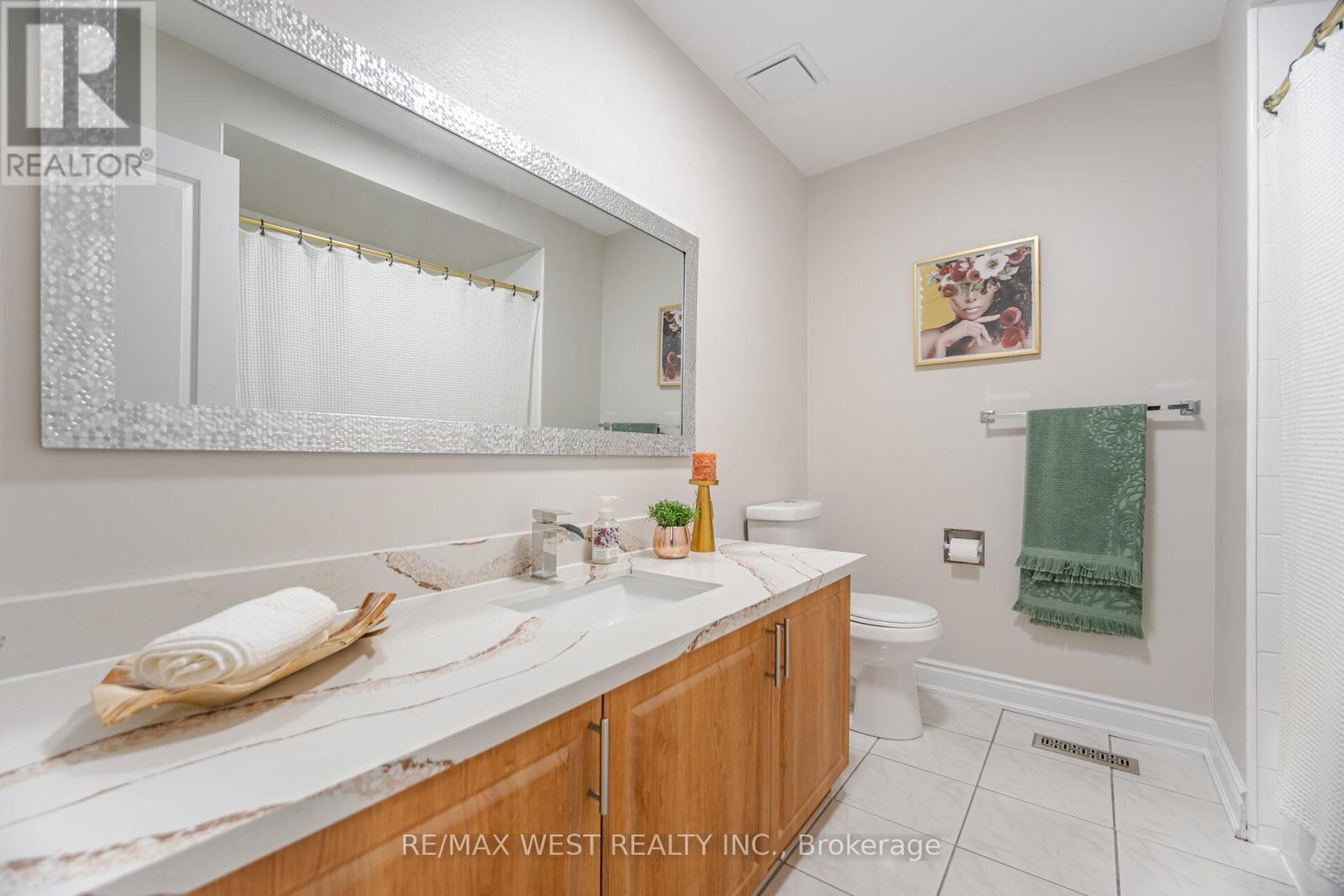 Photo 14 of 5088 Guildwood Way, Mississauga ON