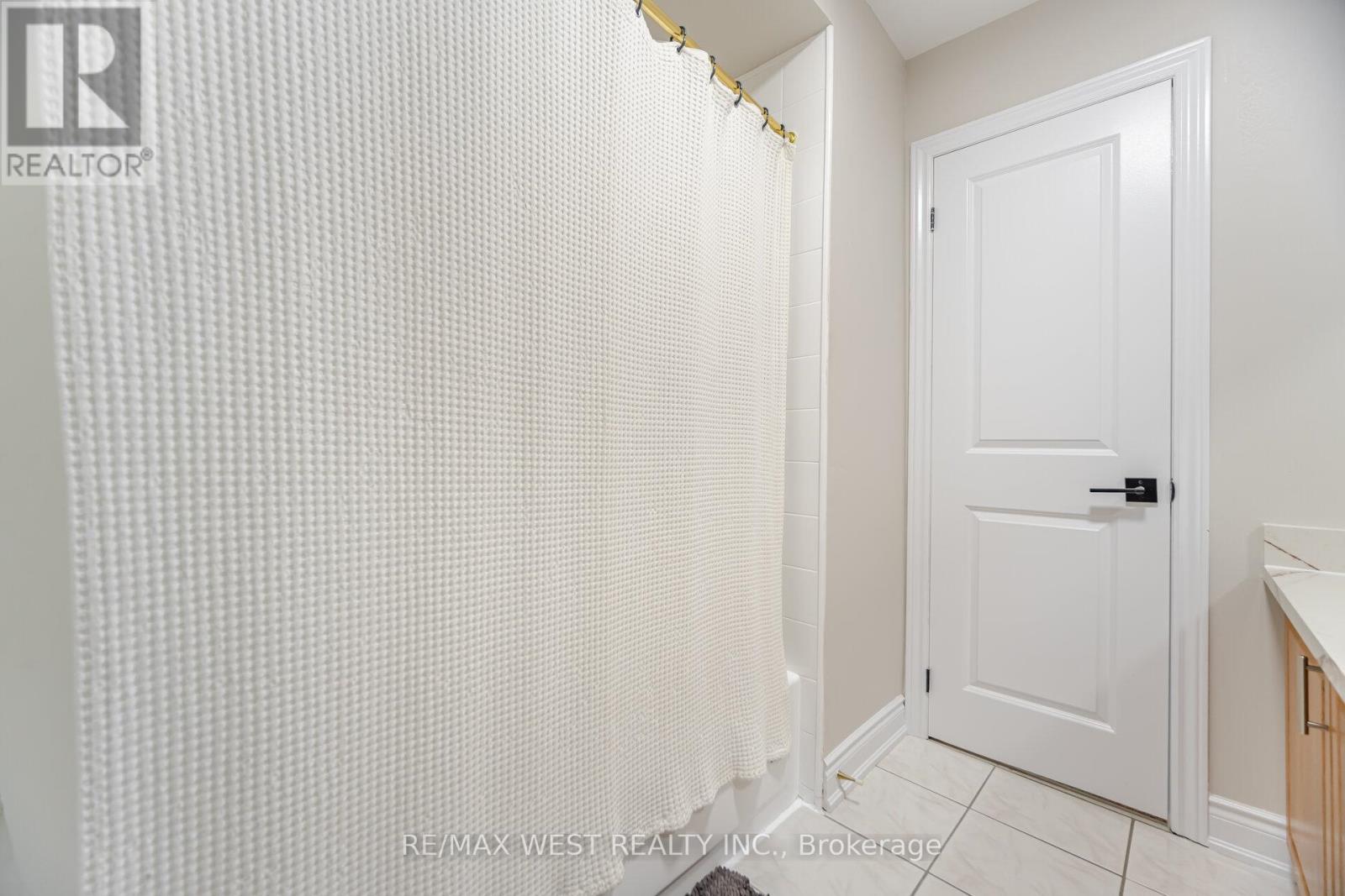 Photo 21 of 5088 Guildwood Way, Mississauga ON