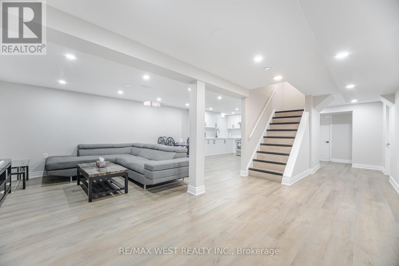 Photo 7 of 5088 Guildwood Way, Mississauga ON