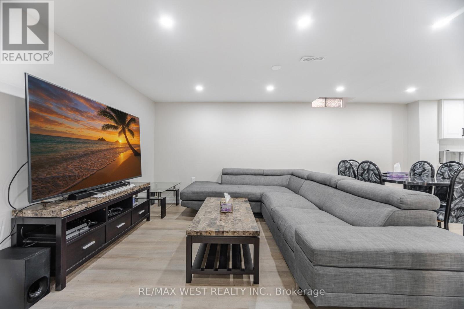 Photo 1 of 5088 Guildwood Way, Mississauga ON