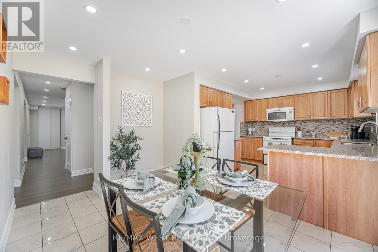 Photo 22 of 5088 Guildwood Way, Mississauga ON