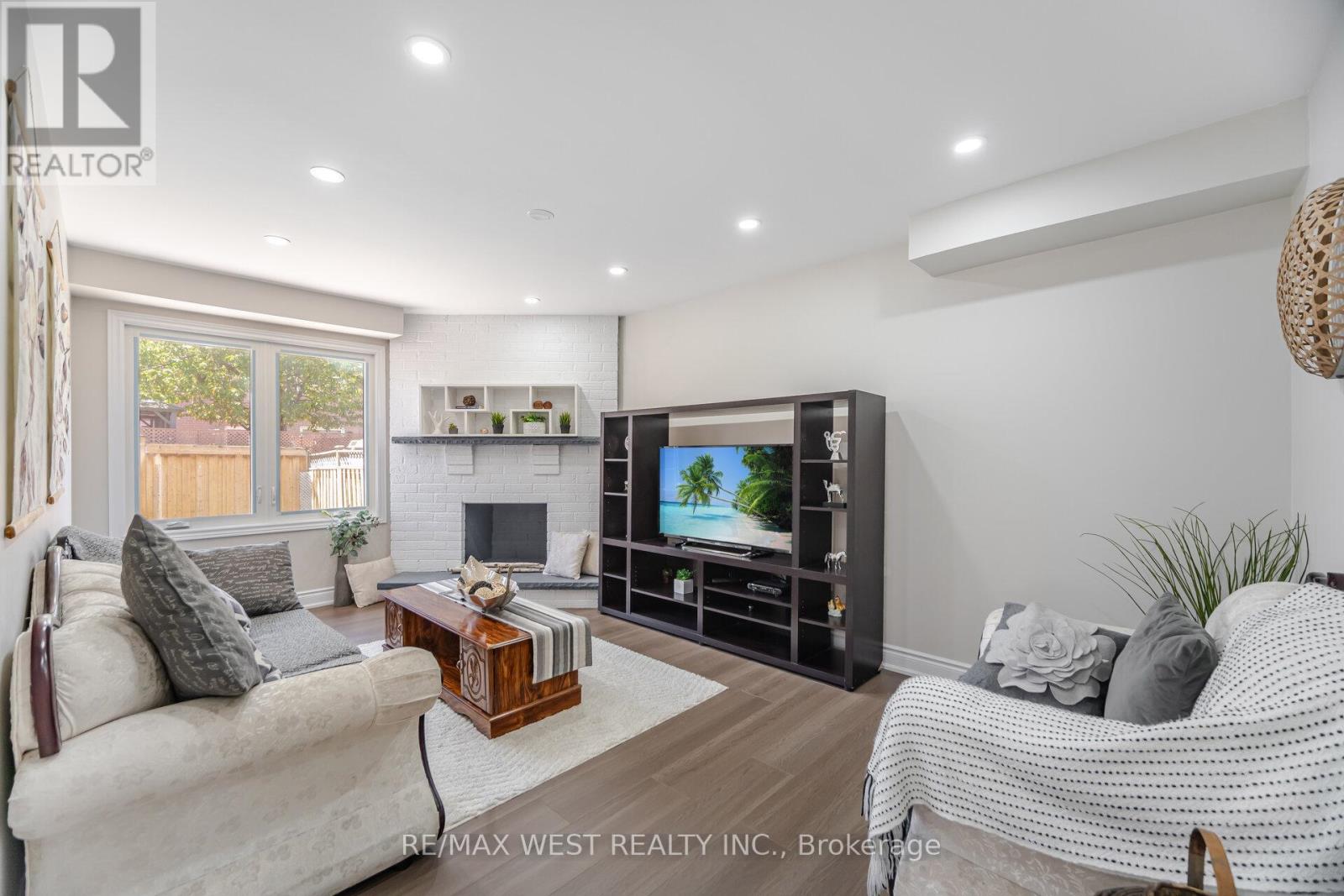 Photo 36 of 5088 Guildwood Way, Mississauga ON