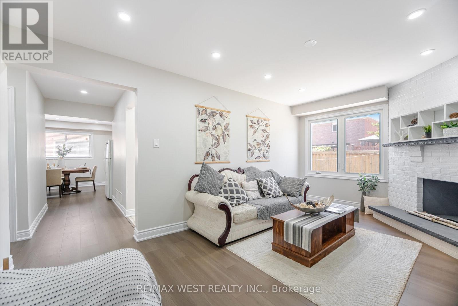 Photo 11 of 5088 Guildwood Way, Mississauga ON