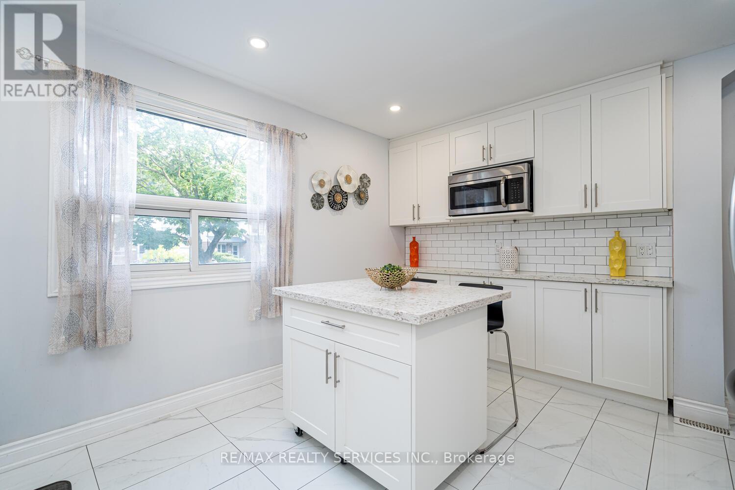 Photo 10 of 1330 Brands Court, Pickering ON