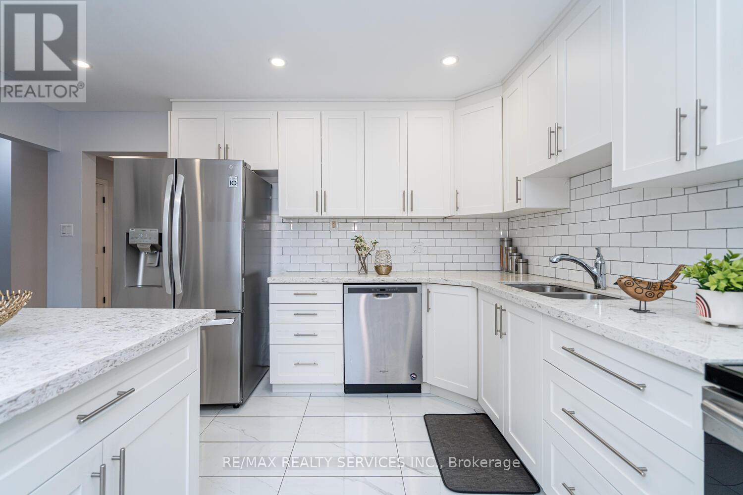 Photo 11 of 1330 Brands Court, Pickering ON