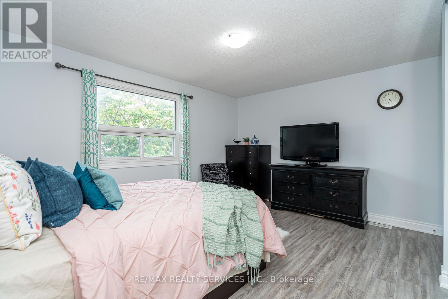 Photo 15 of 1330 Brands Court, Pickering ON