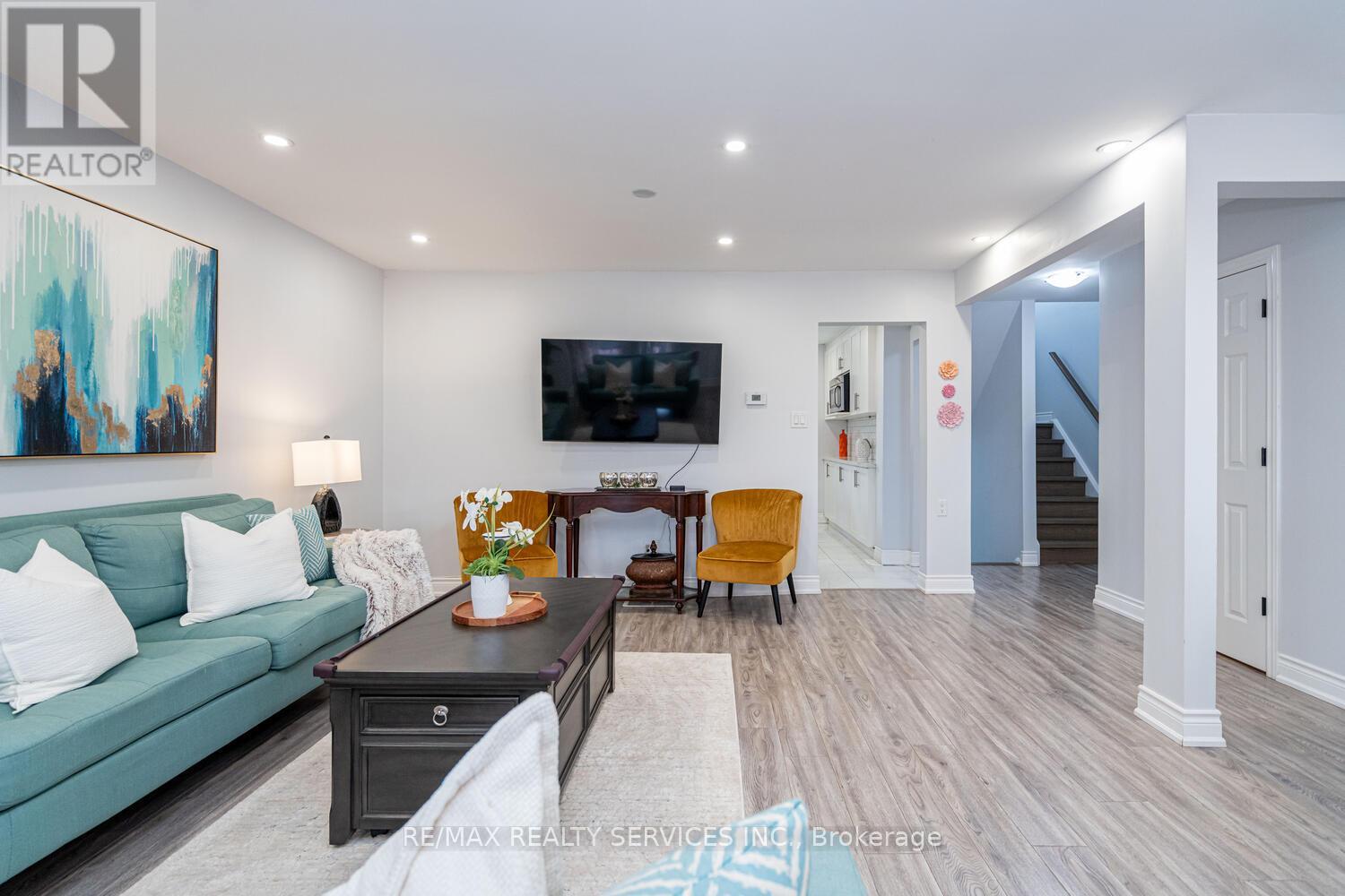 Photo 2 of 1330 Brands Court, Pickering ON