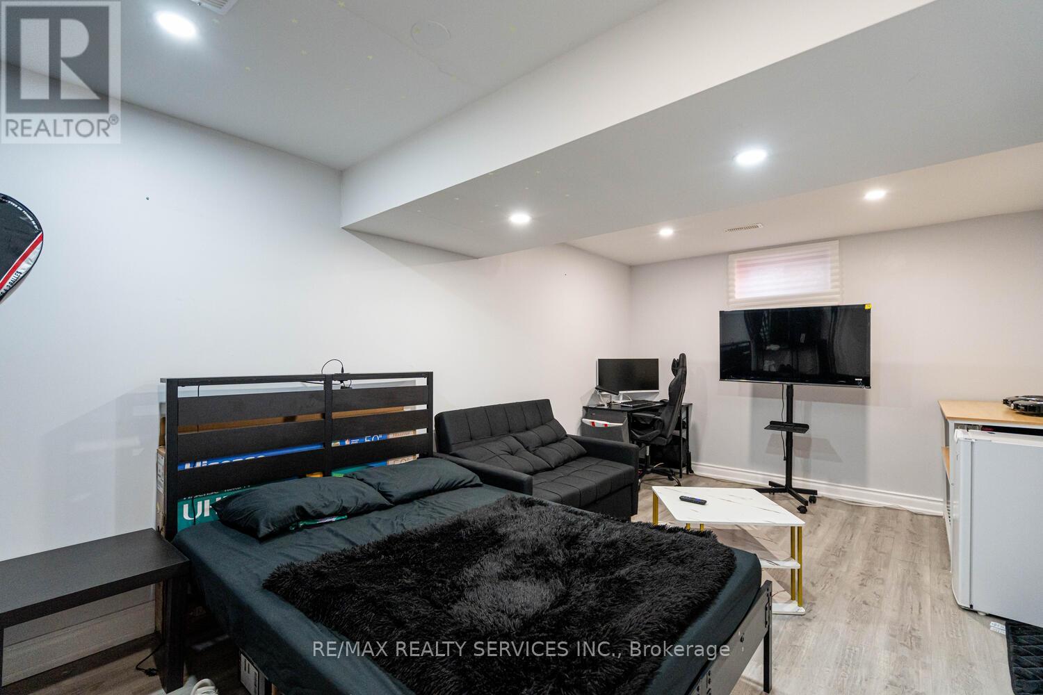 Photo 24 of 1330 Brands Court, Pickering ON