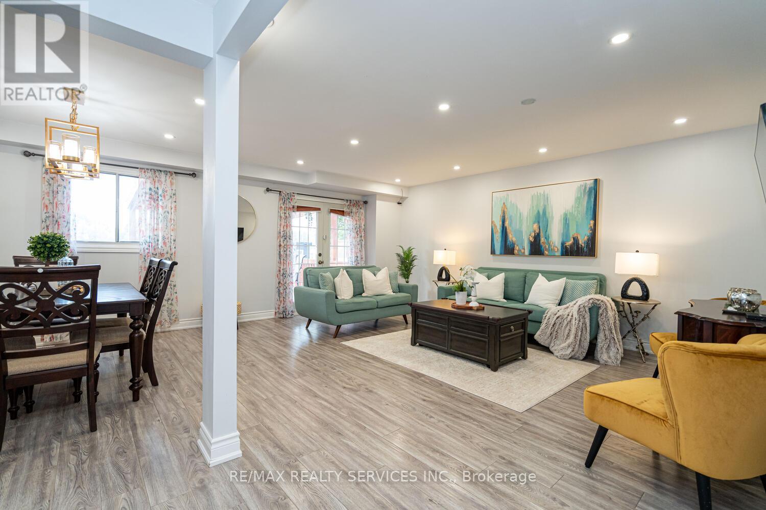 Photo 4 of 1330 Brands Court, Pickering ON