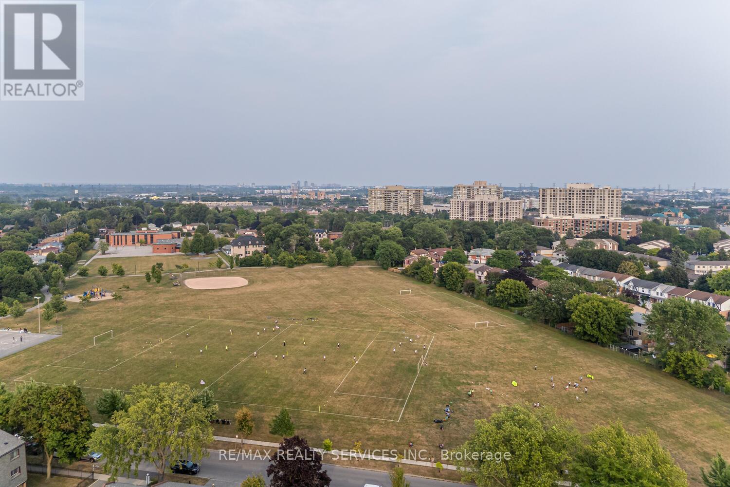 Photo 40 of 1330 Brands Court, Pickering ON