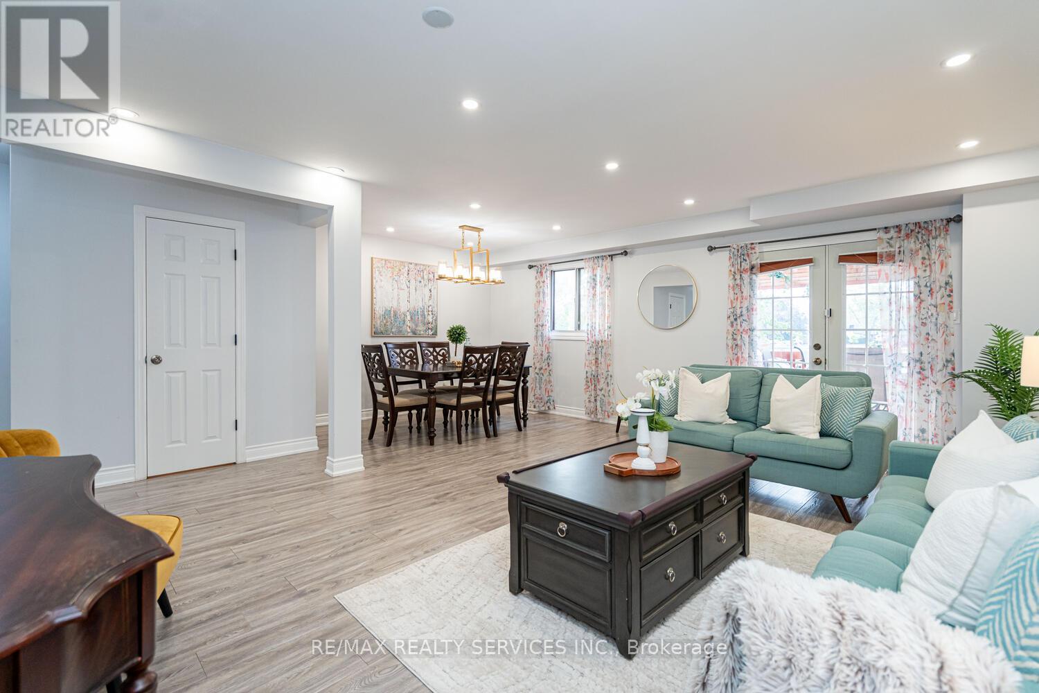 Photo 6 of 1330 Brands Court, Pickering ON