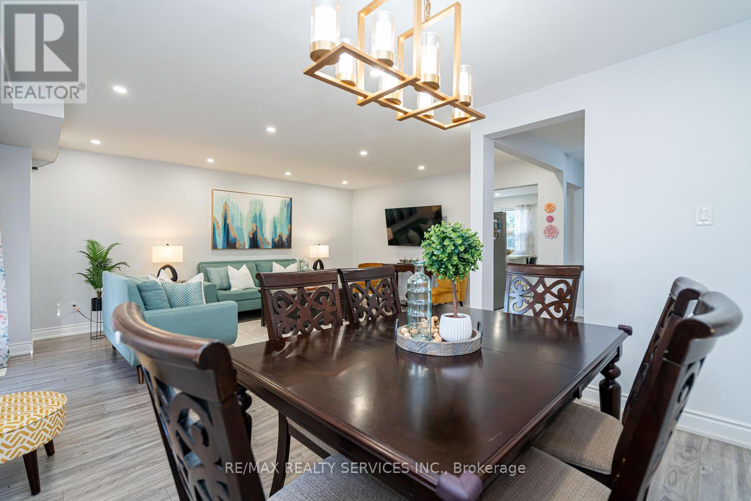Photo 7 of 1330 Brands Court, Pickering ON