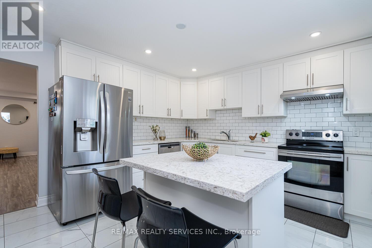 Photo 8 of 1330 Brands Court, Pickering ON