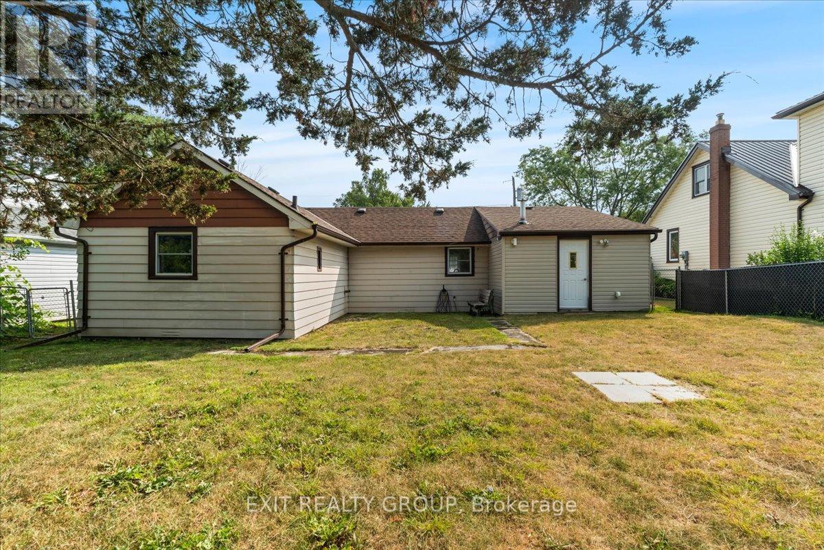 Photo 11 of 34 Orchard Drive, Belleville ON