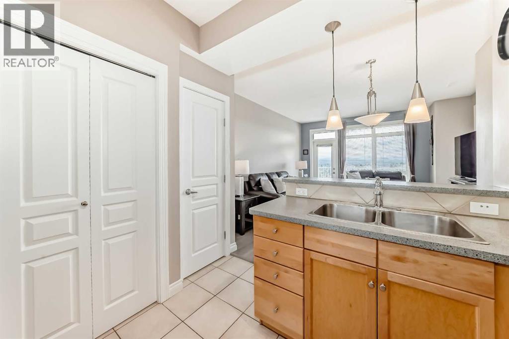 Single Family House for Sale in   Rockyledge View NW Rocky Ridge Calgary 