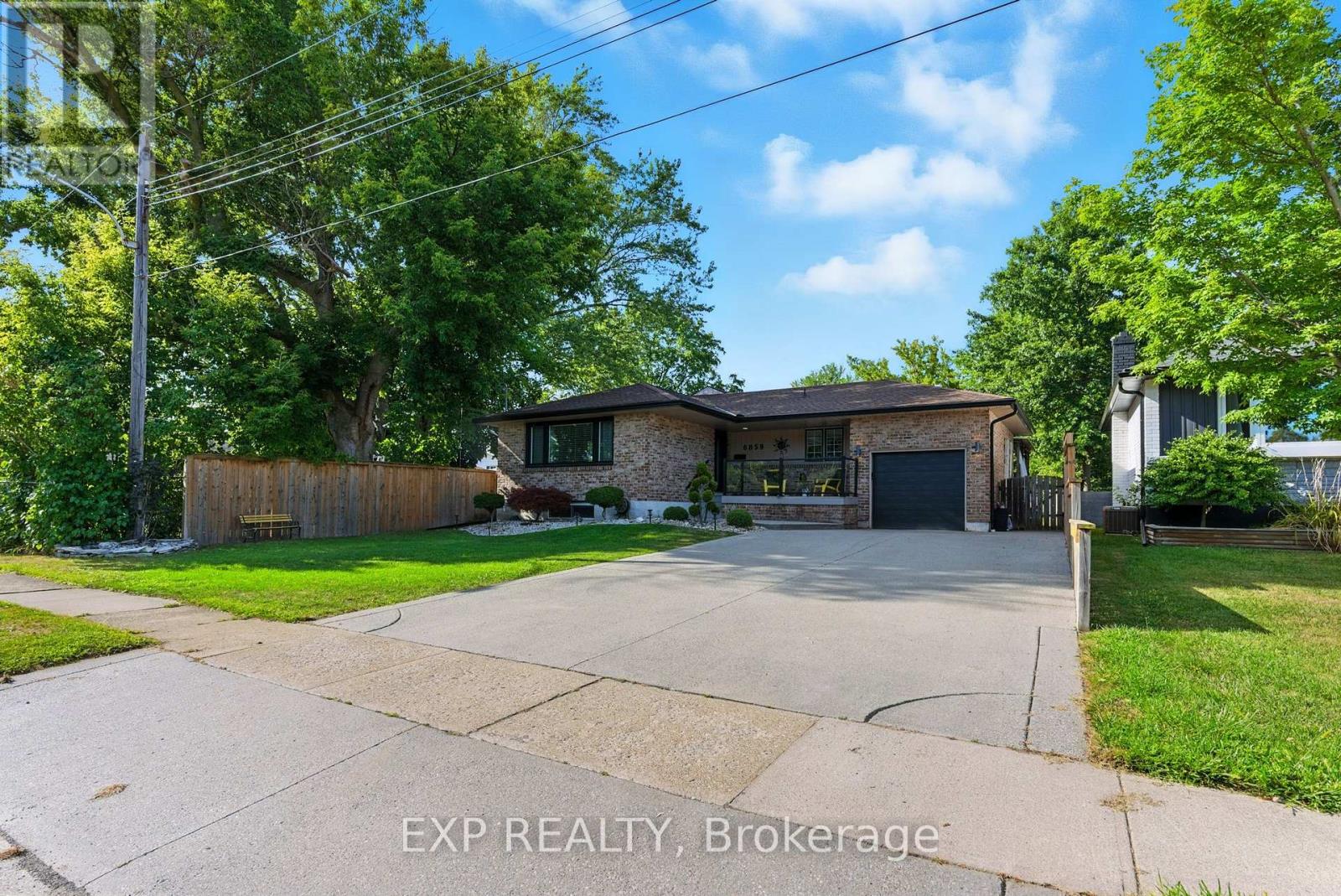 Photo 2 of 6859 Wills Street, Niagara Falls ON