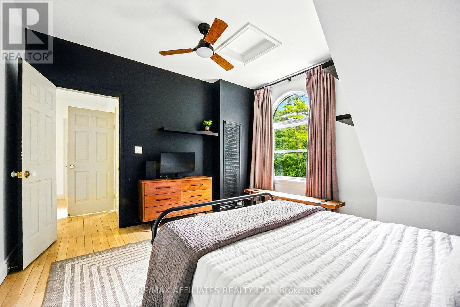 Photo 11 of 1727 Fallbrook Road, Tay Valley ON
