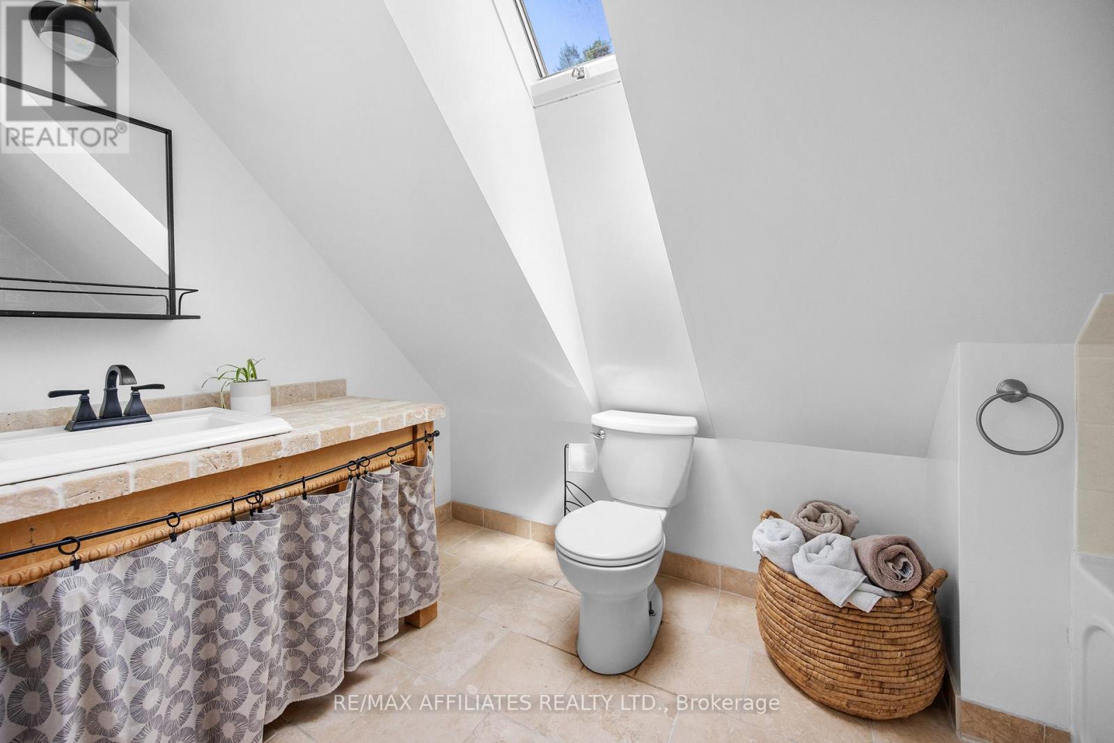 Photo 16 of 1727 Fallbrook Road, Tay Valley ON