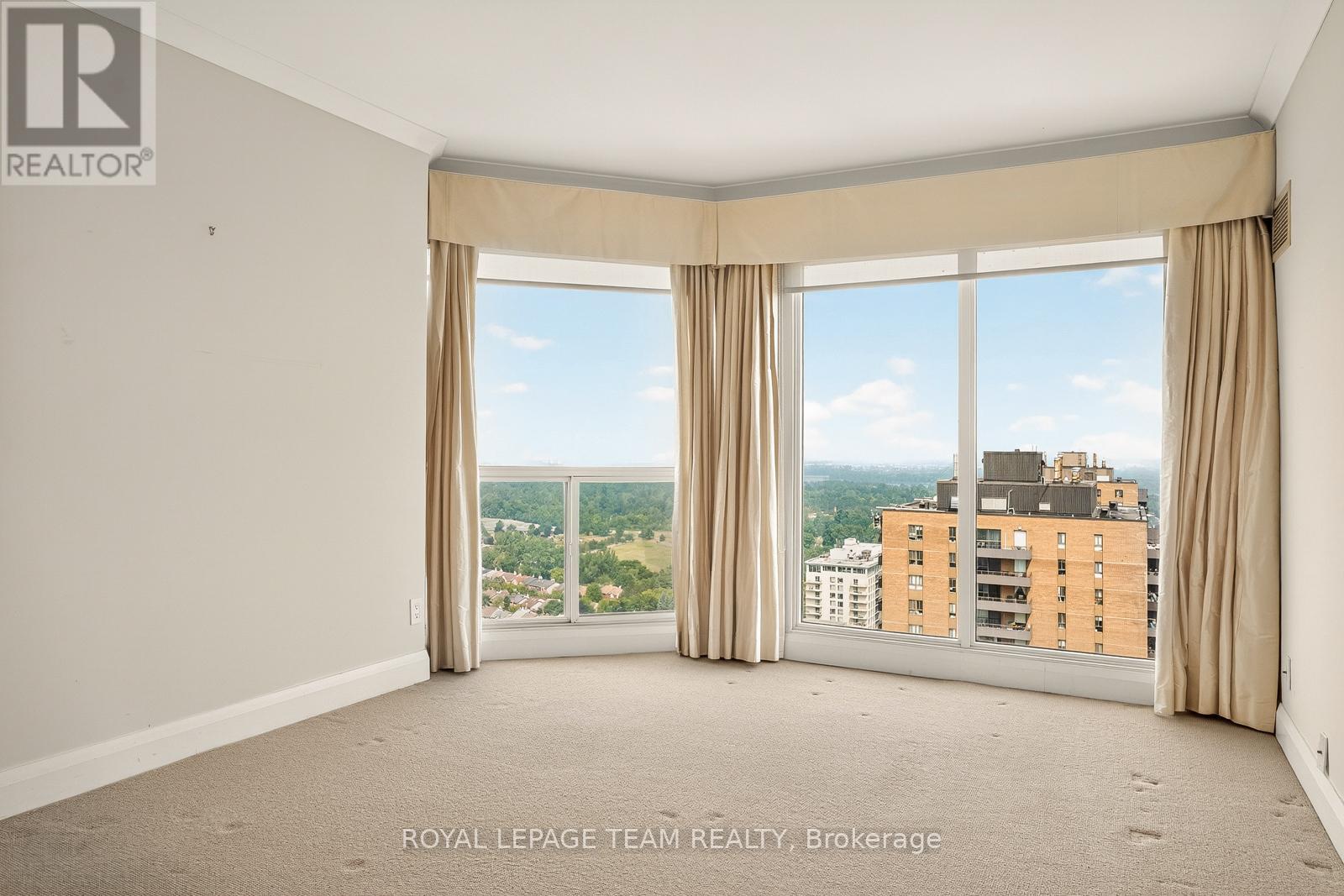 Photo 3 of 2902 545 St Laurent Boulevard, Ottawa ON