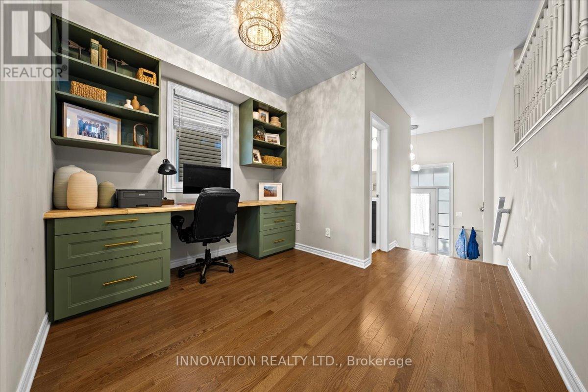 Custom built in shelves, desk & drawers!