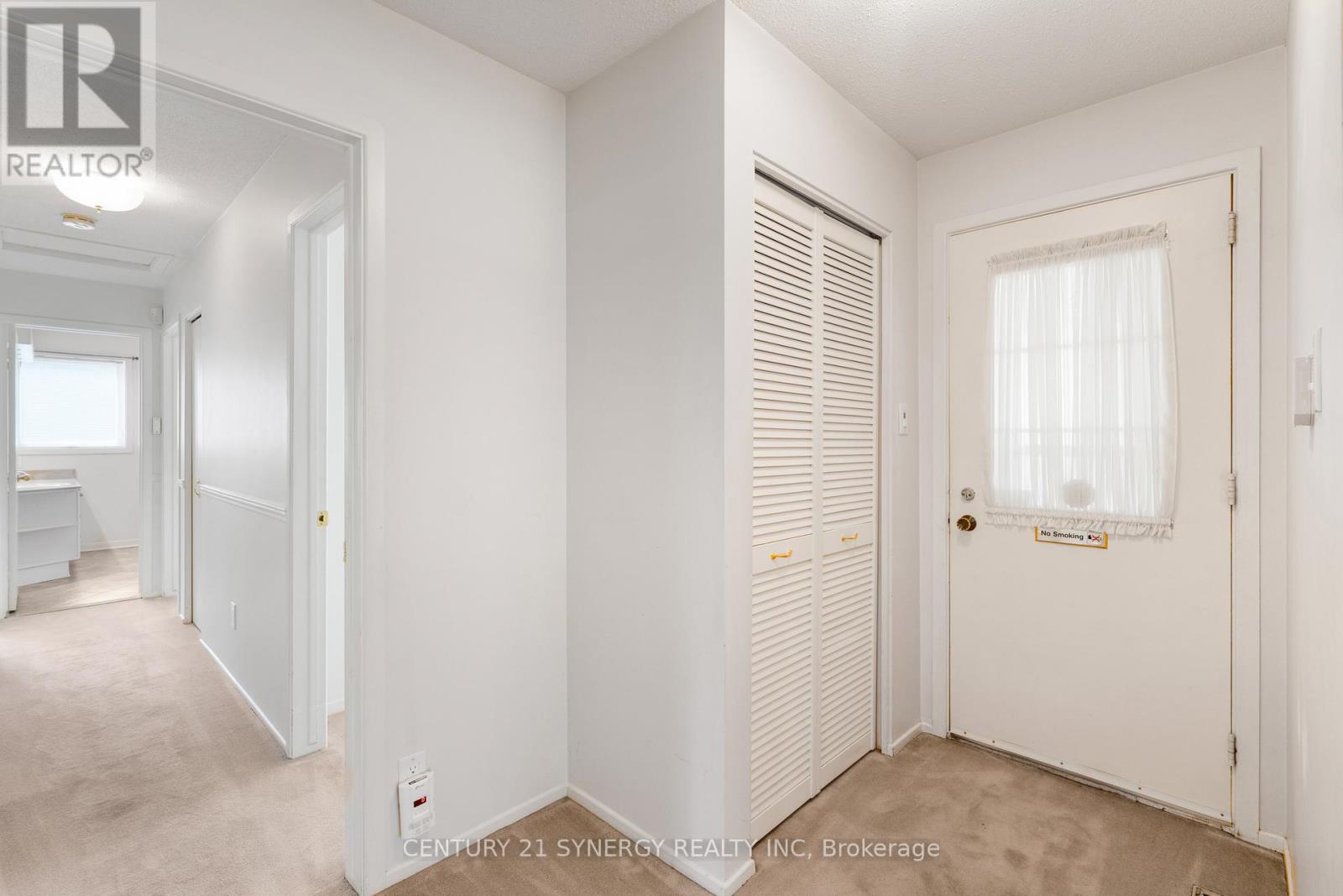 Entrance Foyer & Hallway