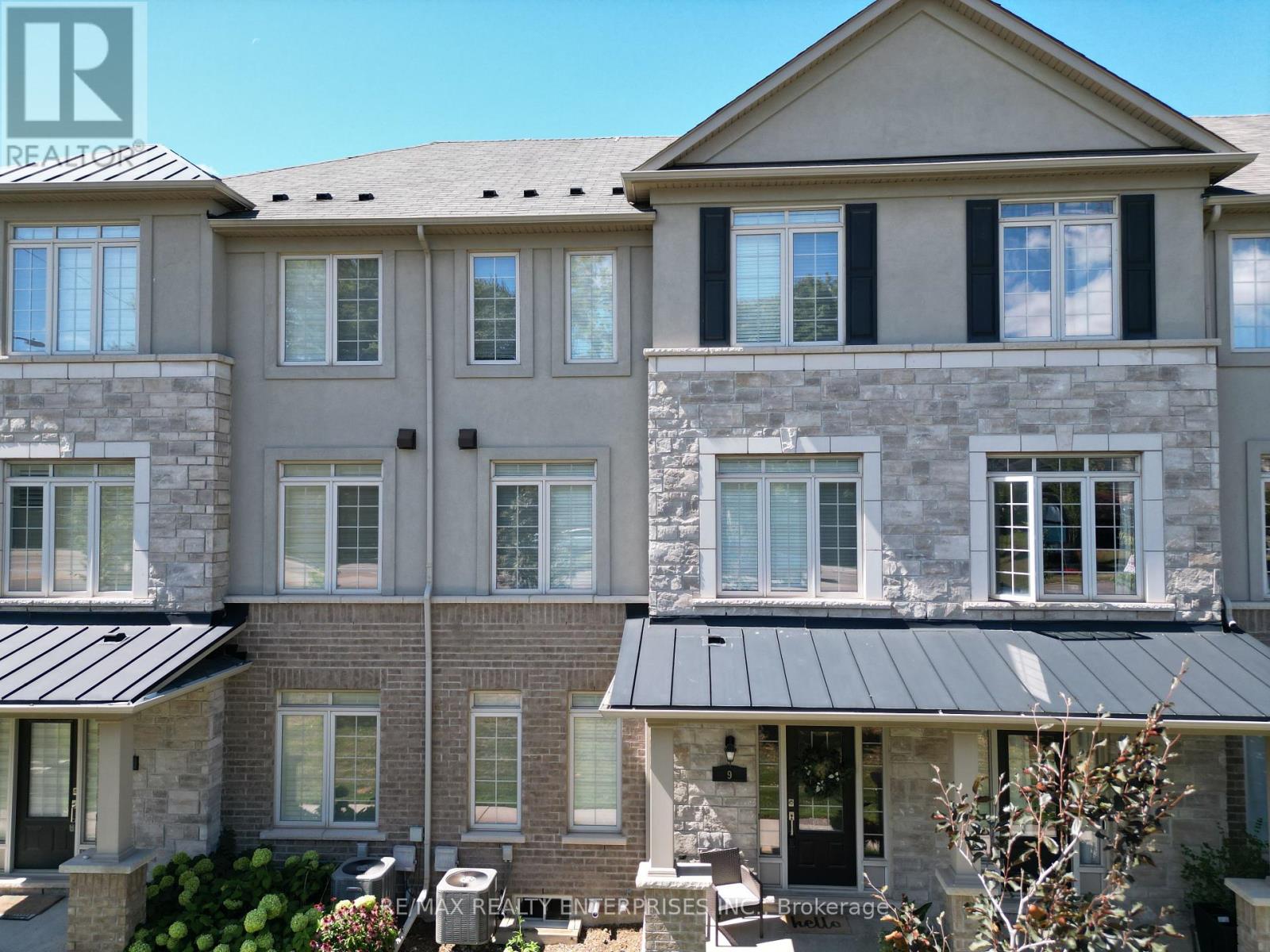 Photo 1 of 9 215 Dundas Street E, Hamilton ON