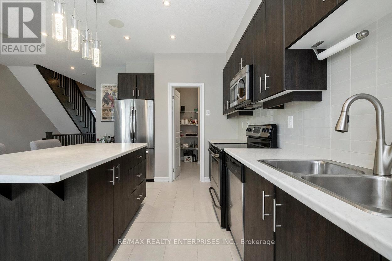 Photo 17 of 9 215 Dundas Street E, Hamilton ON