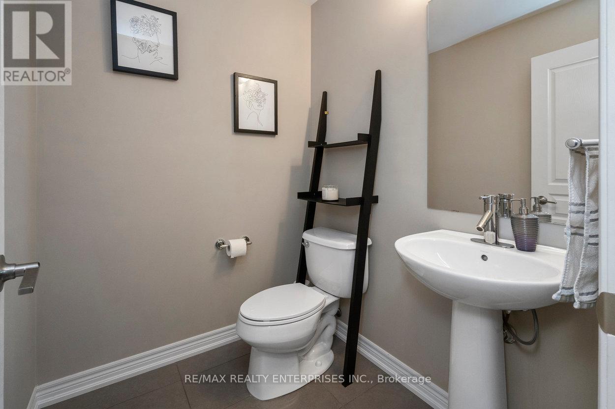 Photo 20 of 9 215 Dundas Street E, Hamilton ON