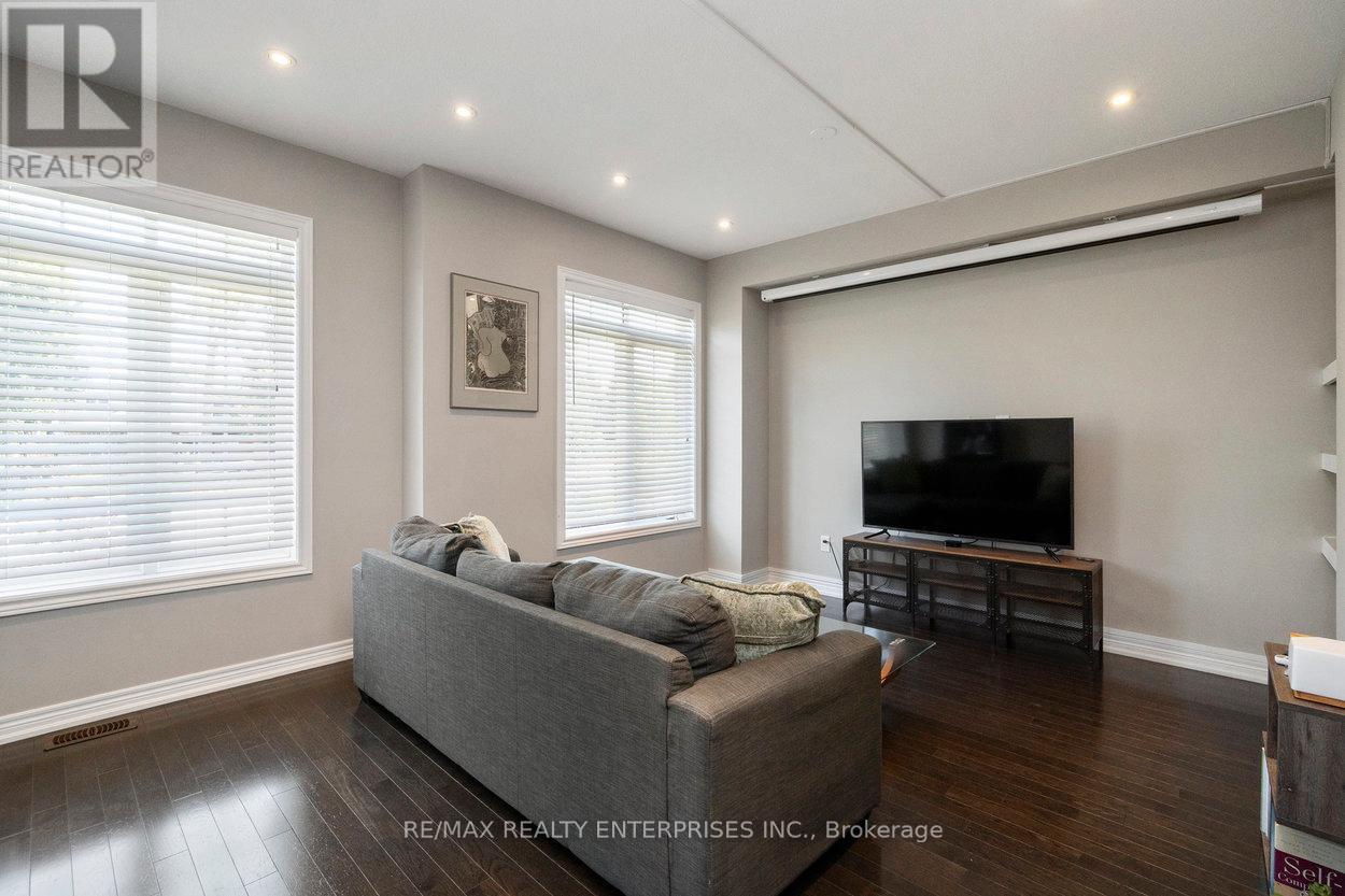 Photo 21 of 9 215 Dundas Street E, Hamilton ON