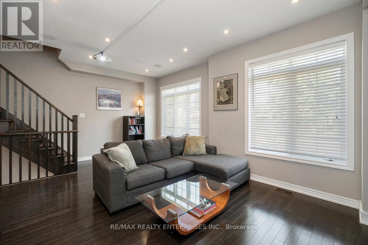 Photo 25 of 9 215 Dundas Street E, Hamilton ON