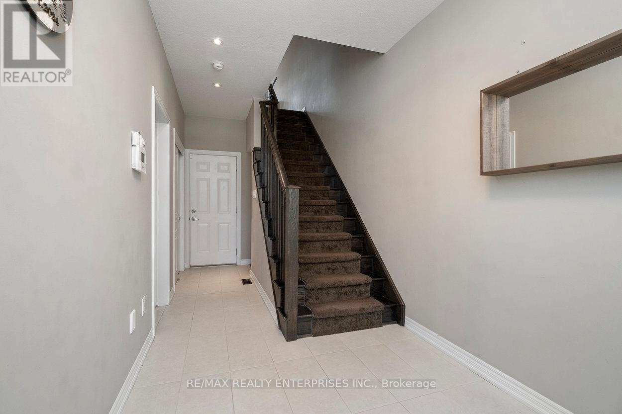 Photo 5 of 9 215 Dundas Street E, Hamilton ON