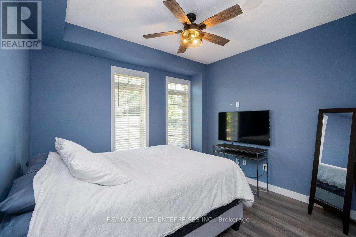 Photo 6 of 9 215 Dundas Street E, Hamilton ON