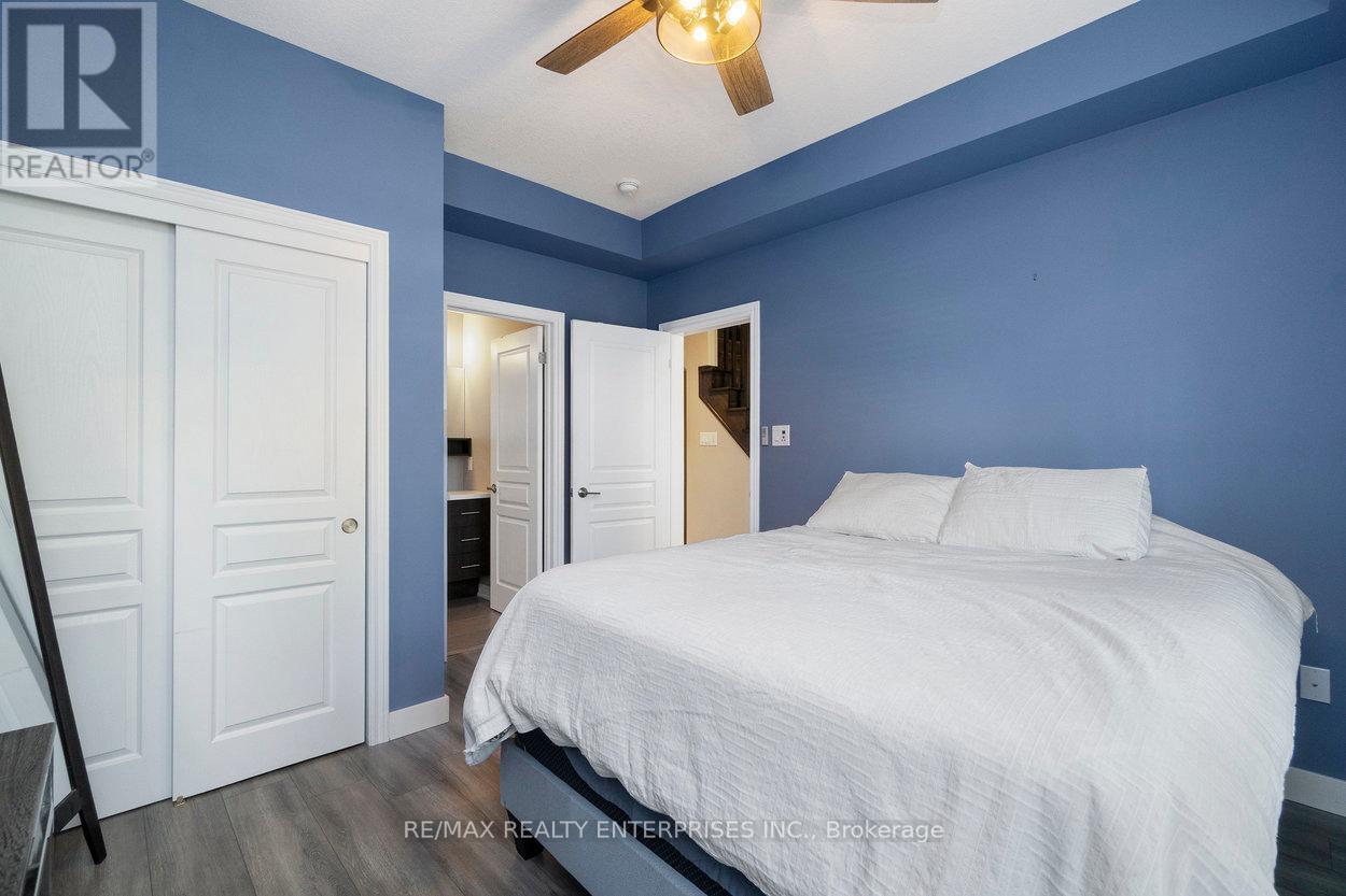 Photo 7 of 9 215 Dundas Street E, Hamilton ON