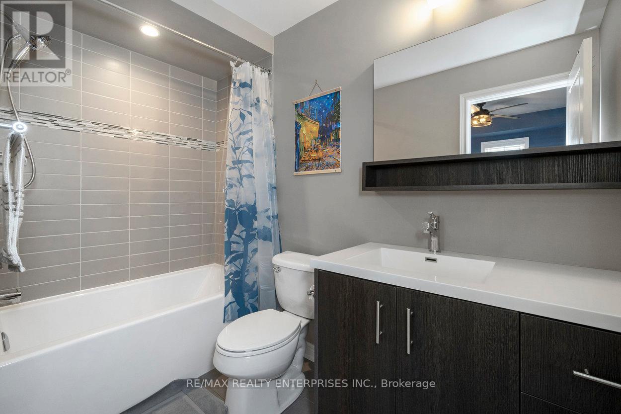 Photo 8 of 9 215 Dundas Street E, Hamilton ON