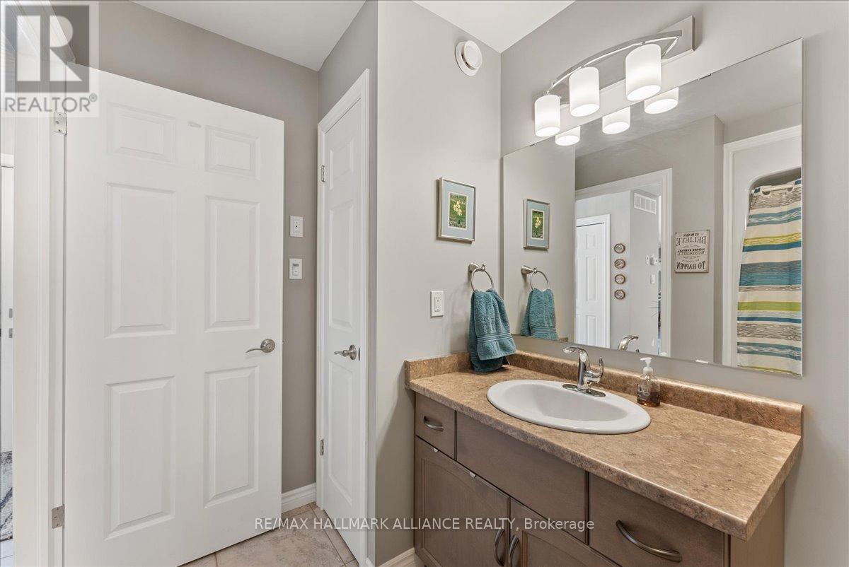 Photo 37 of 77 Finnie Lane, Centre Wellington ON