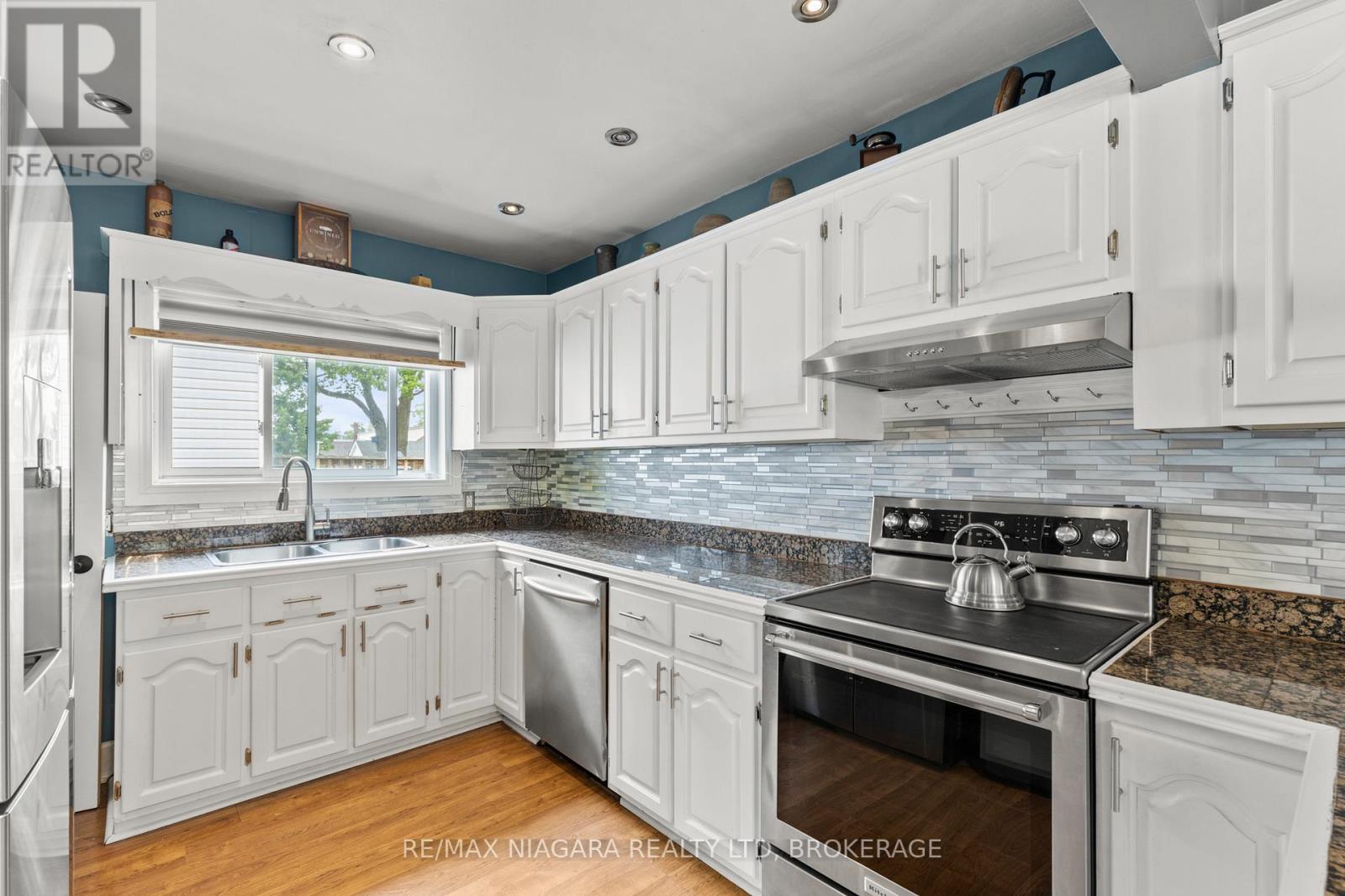 Photo 3 of 272 Wallace Avenue S, Welland ON
