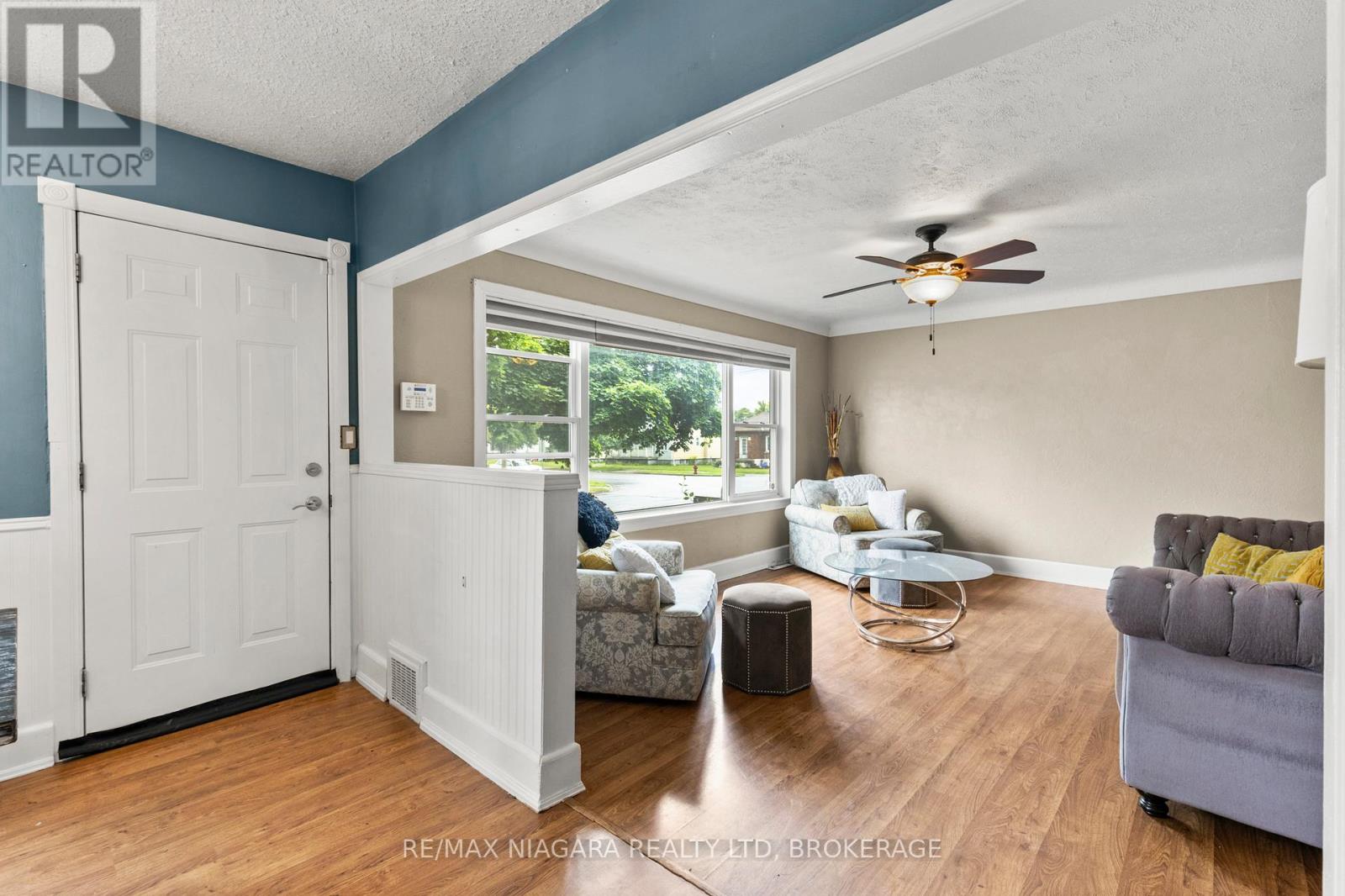 Photo 12 of 272 Wallace Avenue S, Welland ON