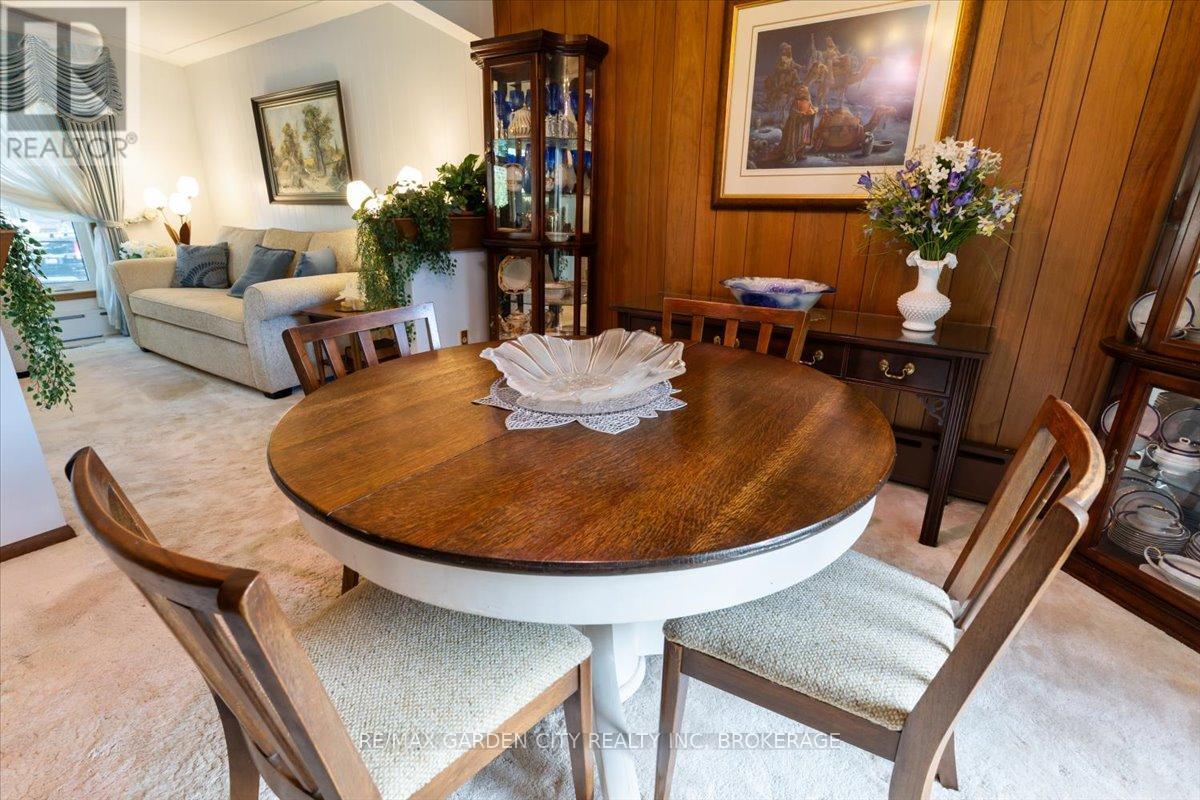 Photo 12 of 7 Glenayr Place, St Catharines ON