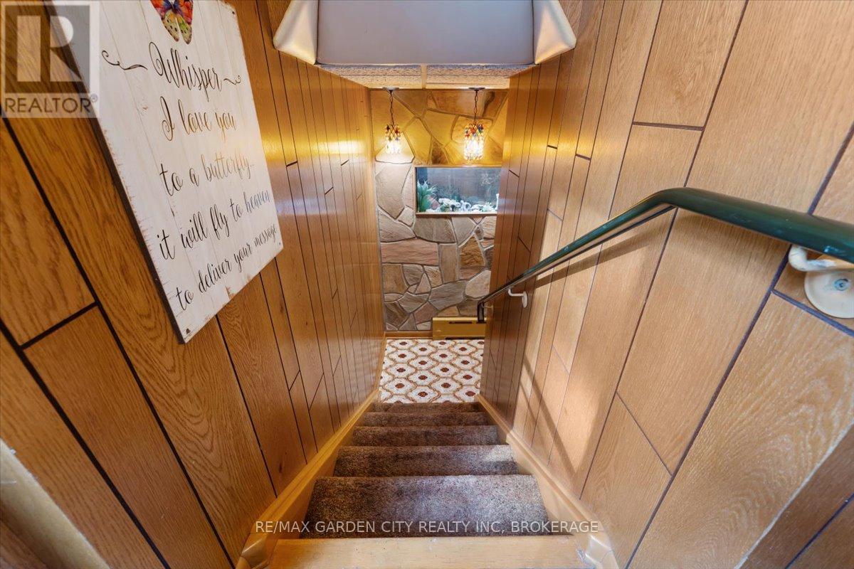 Photo 2 of 7 Glenayr Place, St Catharines ON