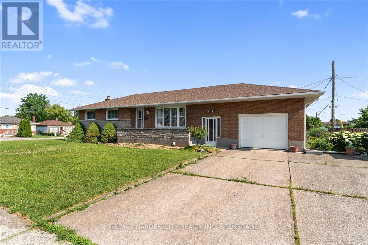 Photo 2 of 160 Elgin Street, Thorold ON